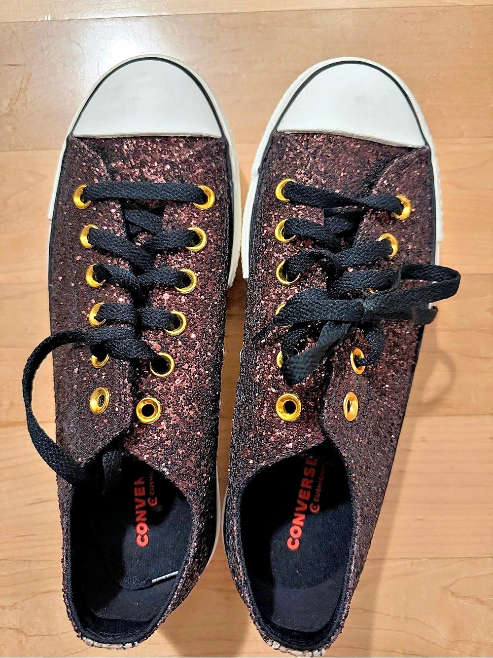 Pretty!! 🤩 Converse Chuck Taylor All Star Sequin Sneakers Black and burgundy/cop